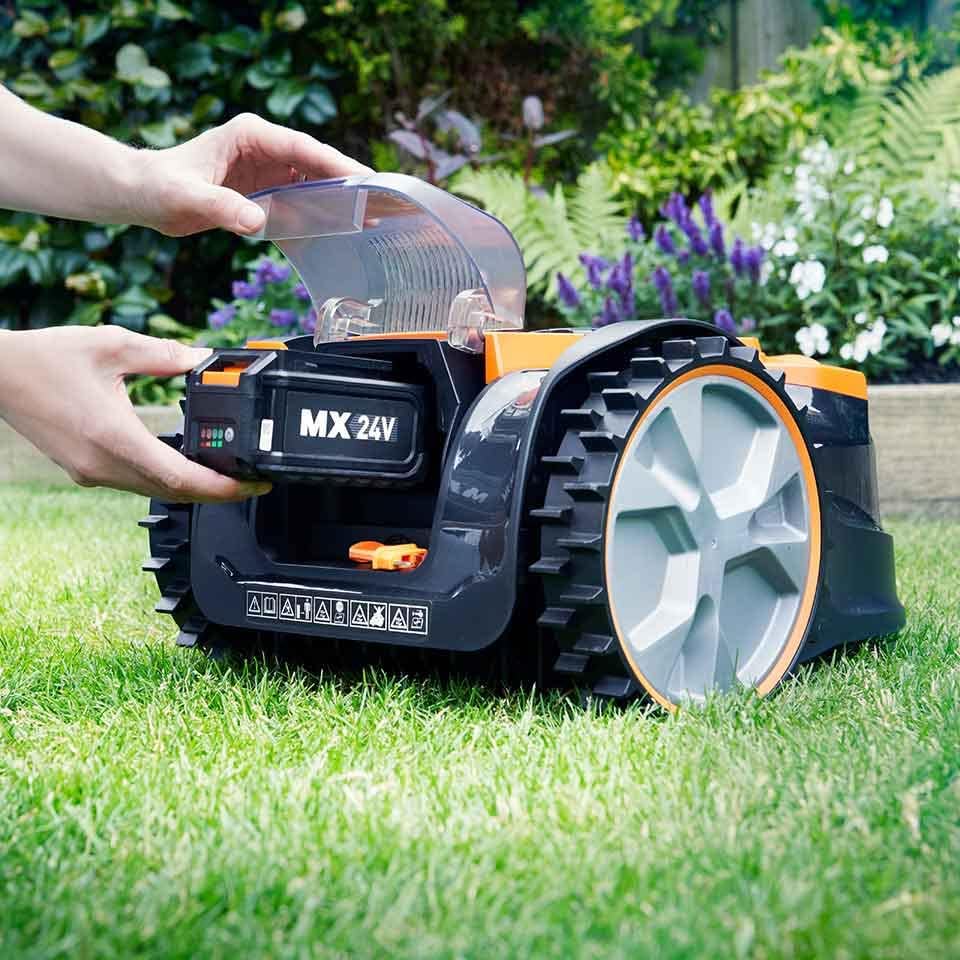 LawnMaster VBRM16 OcuMow™ Robots cortacéspedes eléctrico para Jardines de 100 m² Corte 20-60 mm,Pendiente de 35% con batería de Iones de Litio MX 24V 4.0Ah y Cargador rápido