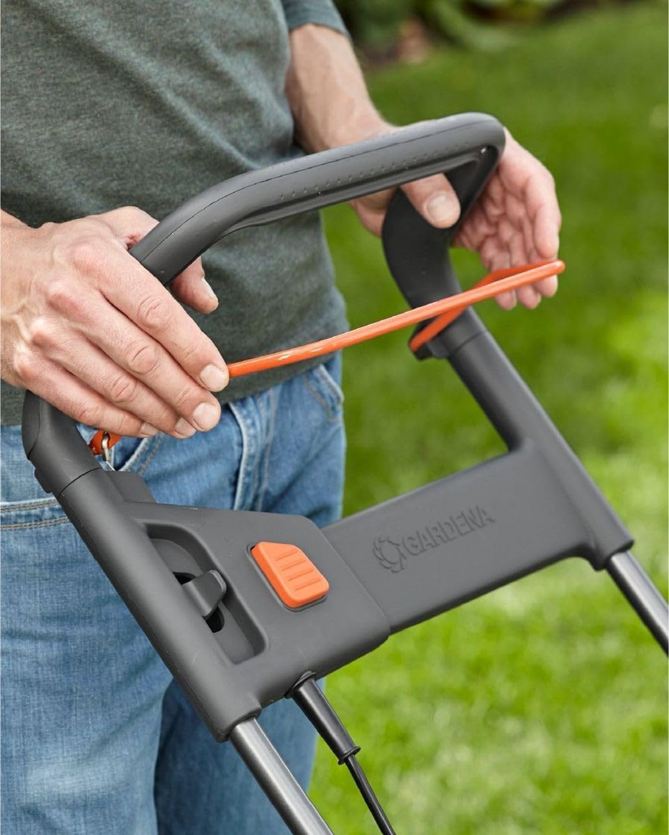 Cortacésped eléctrico PowerMax 1800/42 de GARDENA: segadora hasta 800 m², ancho de corte 42 cm, volumen 45 l, altura de corte 20-60 mm, manillar plegable, empuñadura ergonómica (5042-20)