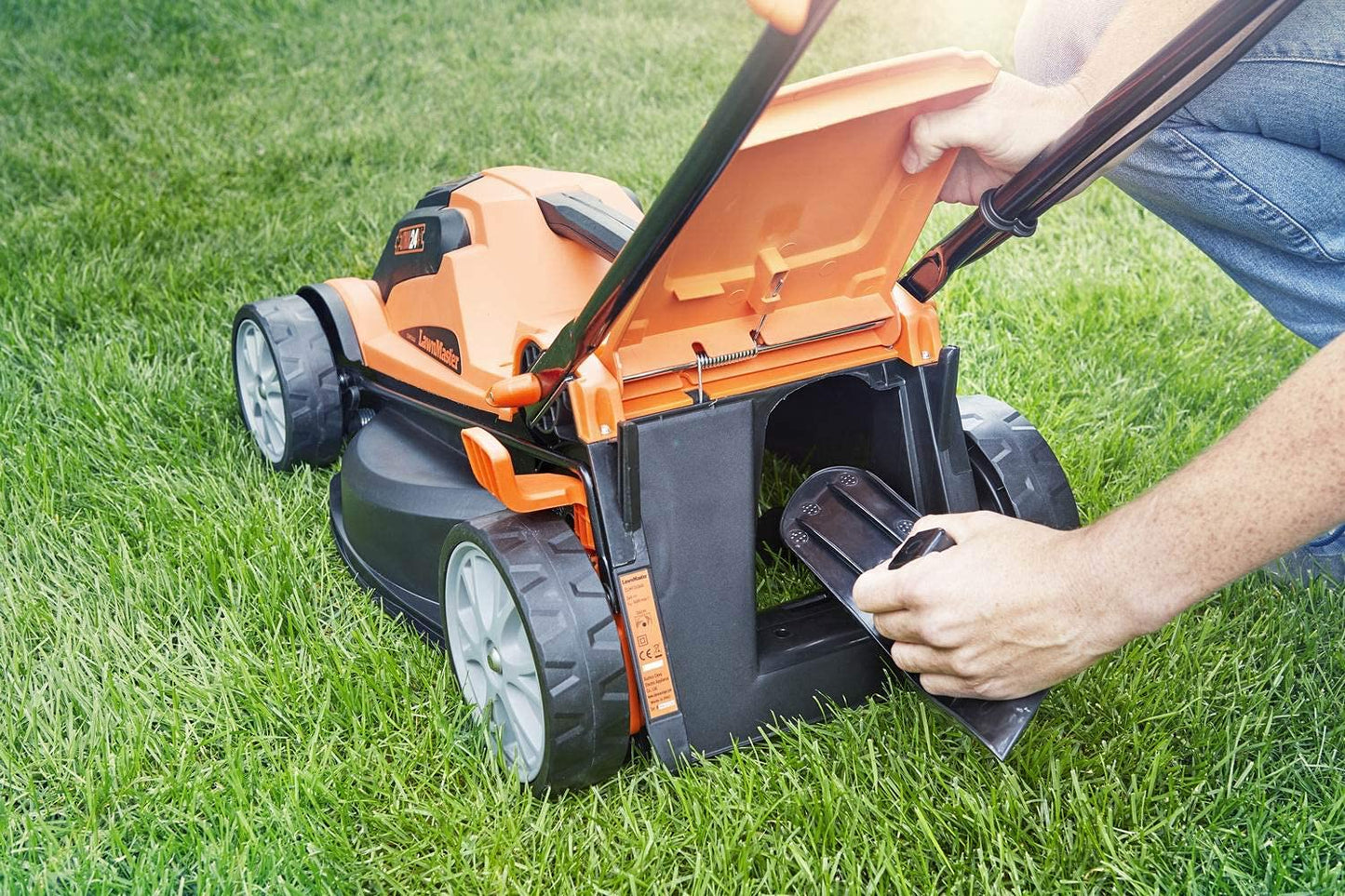 LawnMaster CLMF2434G Cortacésped con Batería 24V MAX 2x4.0Ah, 34cm hasta 300m², Altura de Corte 6 Niveles 20-70 mm, Bolsa de Recogida de 32L