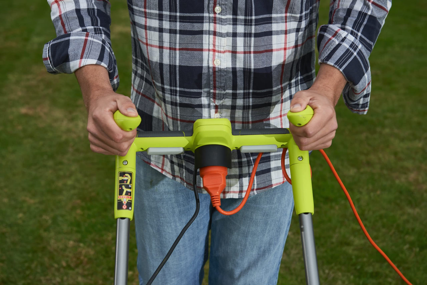 RYOBI - Cortacésped Eléctrico 1500 W de 36cm - Recogida y Mulching - Altura Ajustable 5 Posiciones - Manillar Ajustable y Parachoques Incorporado - Recogedor Easy Edge y Bolsa 45l Incluida - RLM15E36H
