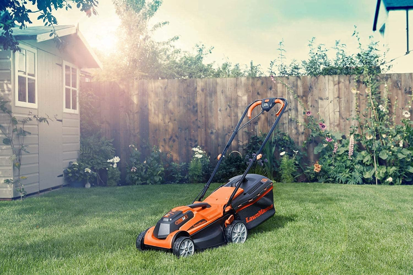 LawnMaster CLMF2434G Cortacésped con Batería 24V MAX 2x4.0Ah, 34cm hasta 300m², Altura de Corte 6 Niveles 20-70 mm, Bolsa de Recogida de 32L