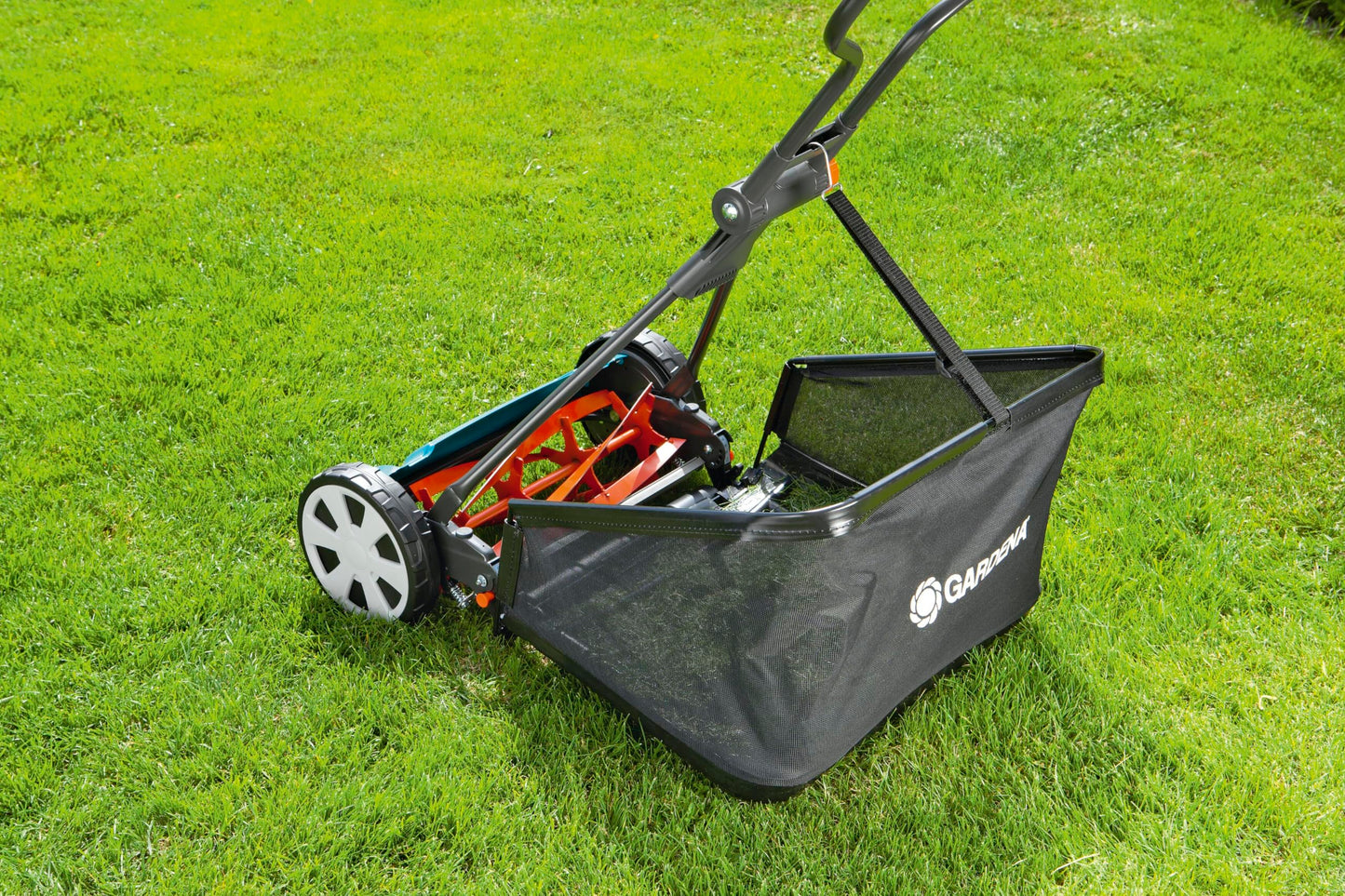 GARDENA Cortacésped helicoidal 400 Classic, cortacésped manual con un ancho de trabajo de 40 cm para una superficie de césped de hasta 200 m², cilindro de corte de acero de gran calidad