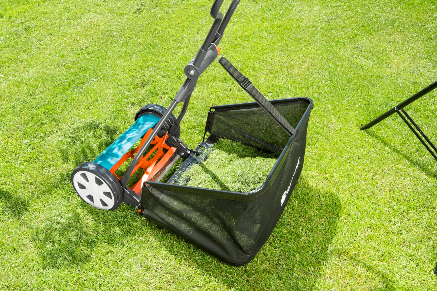 Gardena 4027-20 - Cortacésped helicoidal 330 Classic, cortacésped Manual con un Ancho de Trabajo de 33 cm para una Superficie de césped de hasta 150 m², técnica de Corte sin fricción, silencios