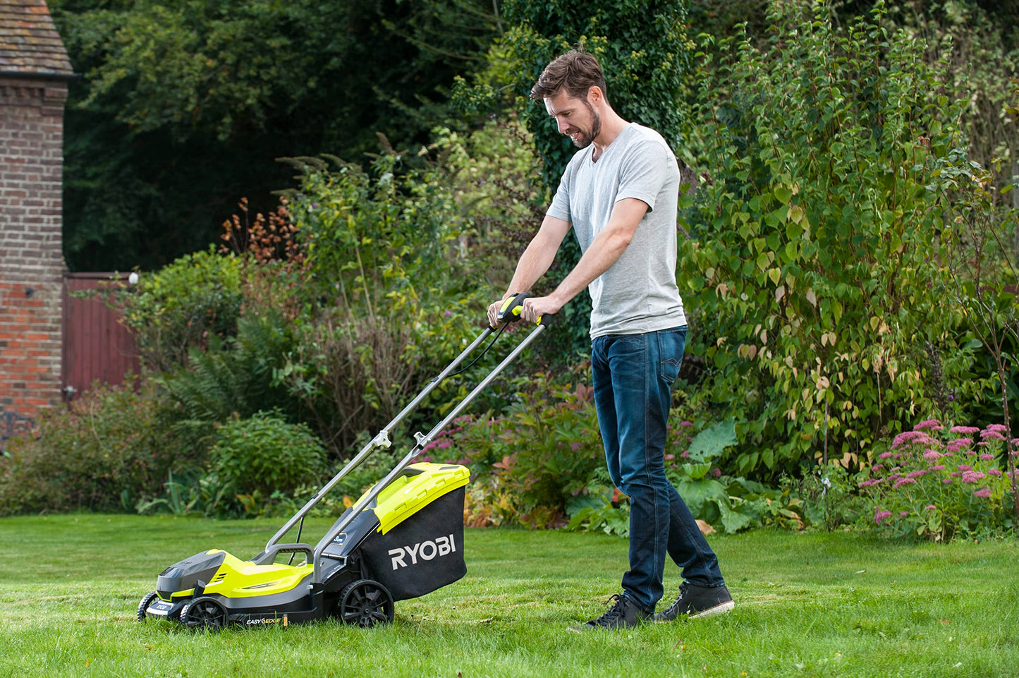 RYOBI - Cortacésped Eléctrico Inalámbrico a Batería 18V One+ Ø33cm - Recoge y Mulching - Gran Autonomía - Compacto y Fácil de Almacenar - Se Entrega con 1 Obturador - OLM1833B