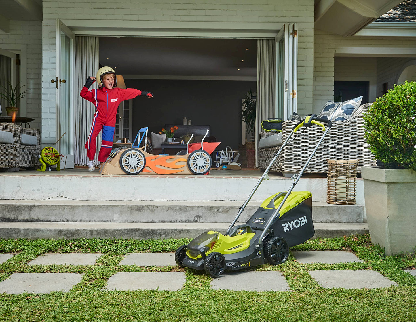 RYOBI - Cortacésped Eléctrico Inalámbrico a Batería 18V One+ Ø33cm - Recoge y Mulching - Gran Autonomía - Compacto y Fácil de Almacenar - Se Entrega con 1 Obturador - OLM1833B